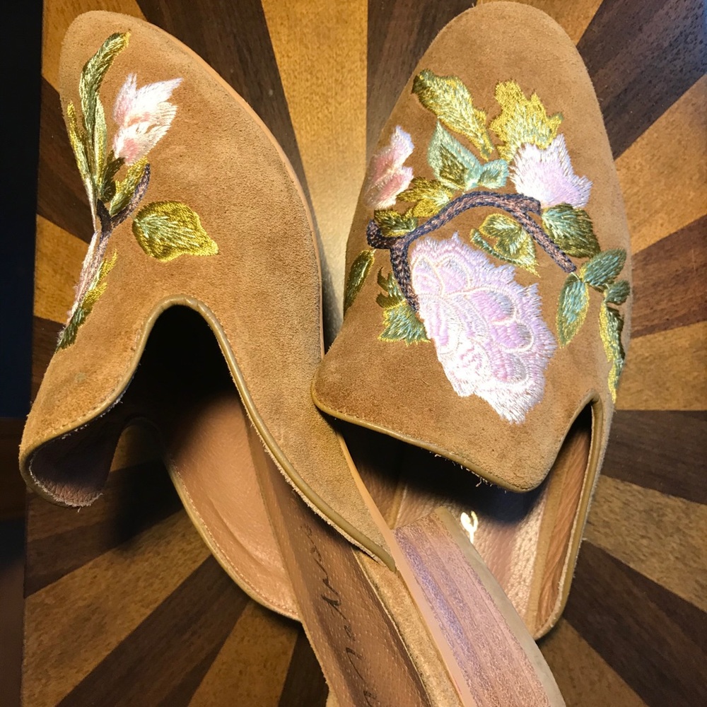 Super cute floral patterned mules.